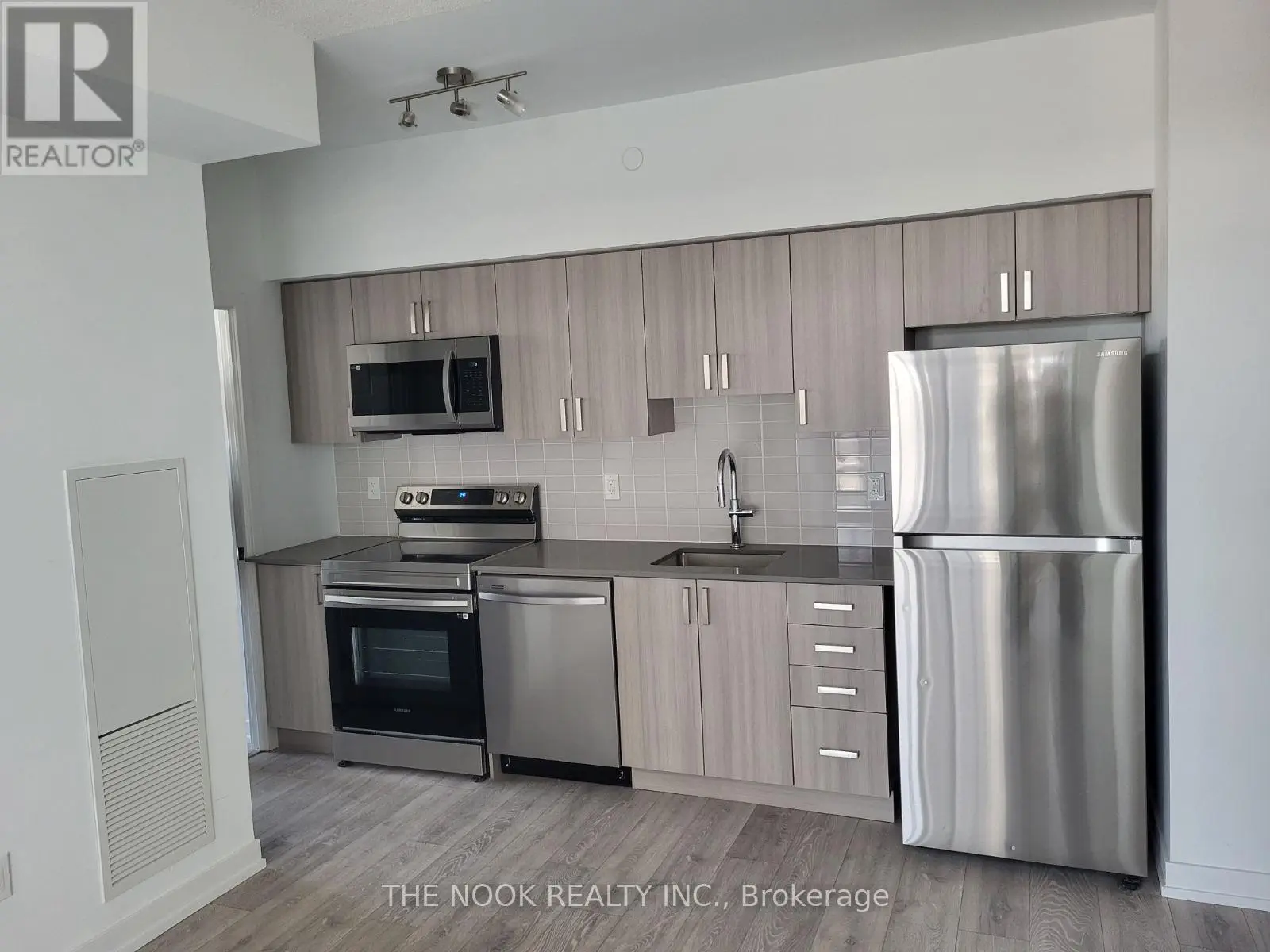 2208 - 1455 Celebration Drive, Pickering, Ontario  L1W 0C3 - Photo 2 - E12042977