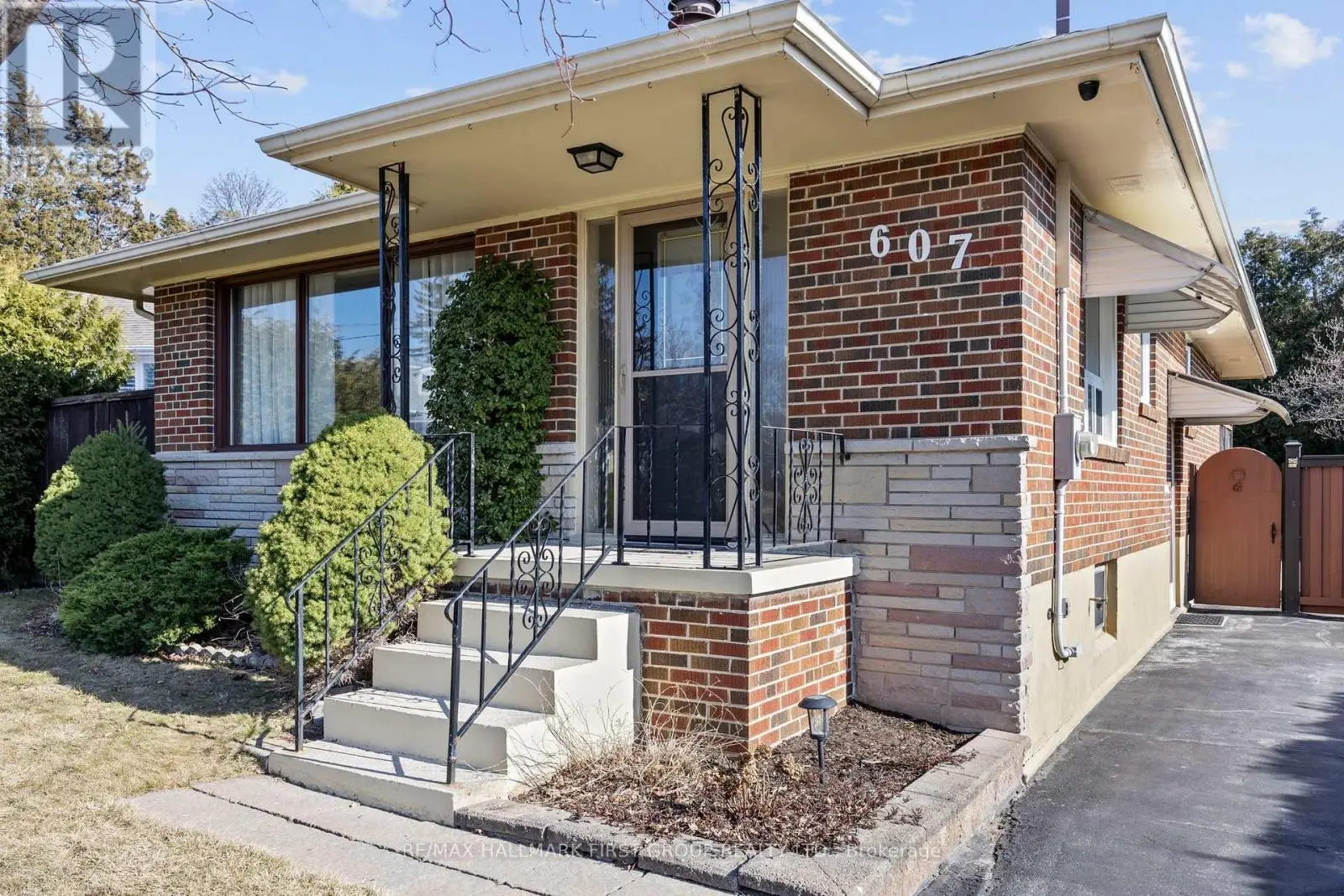 607 Newman Crescent, Whitby, Ontario  L1N 1M7 - Photo 3 - E12044467