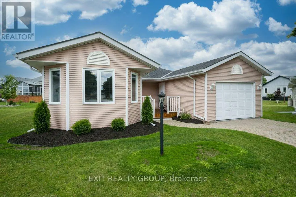 9 Quaker Court, Prince Edward County, Ontario  K0K 3L0 - Photo 1 - X12045399