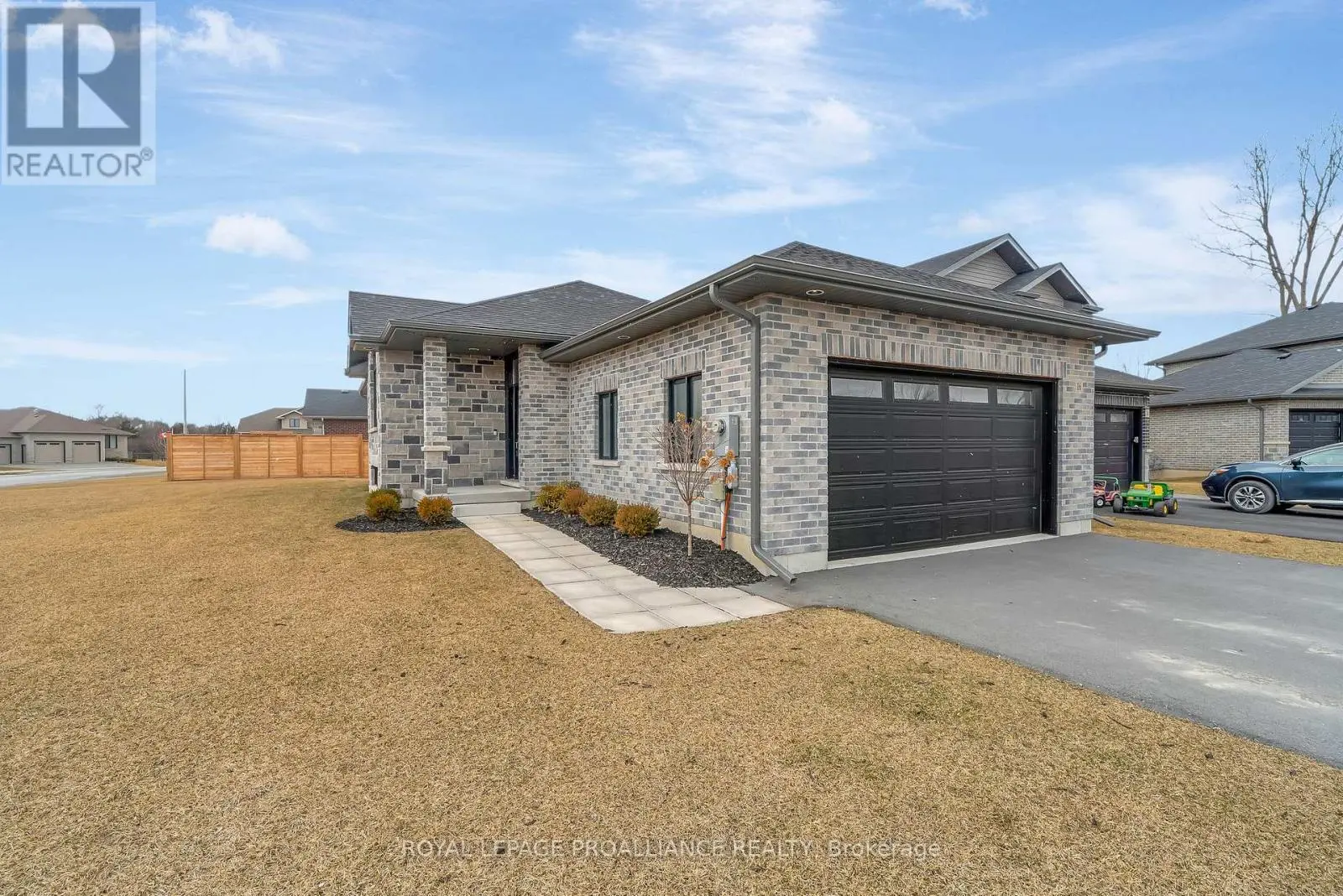 16 Perth Court, Belleville, Ontario  K8N 0G9 - Photo 2 - X12046019