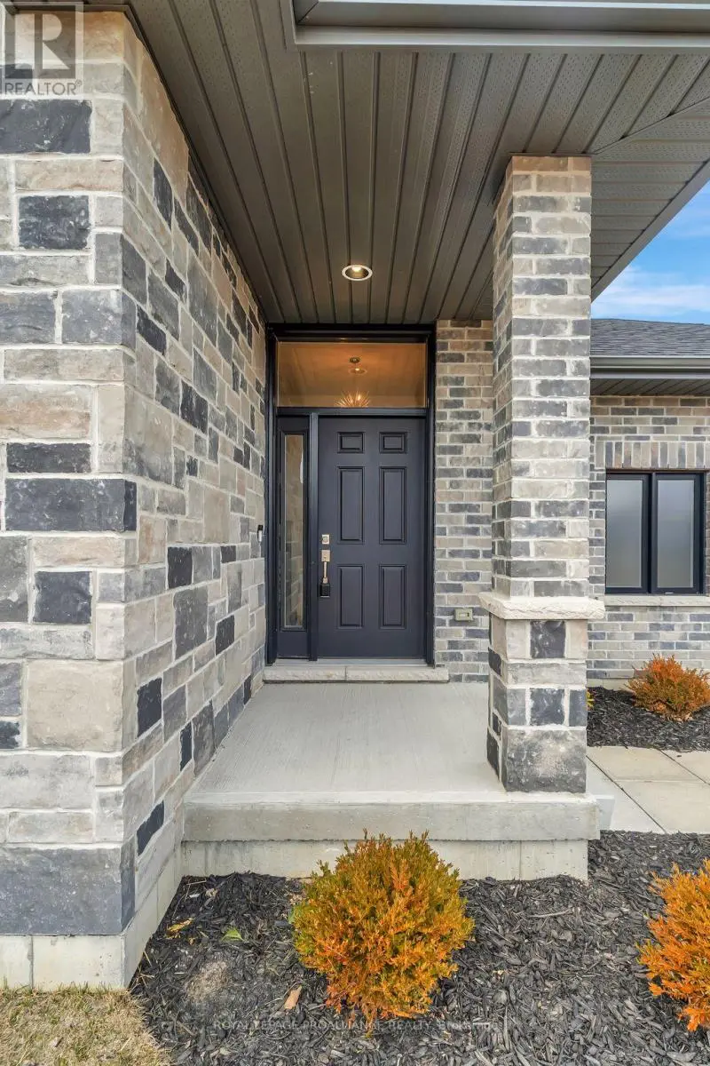 16 Perth Court, Belleville, Ontario  K8N 0G9 - Photo 3 - X12046019