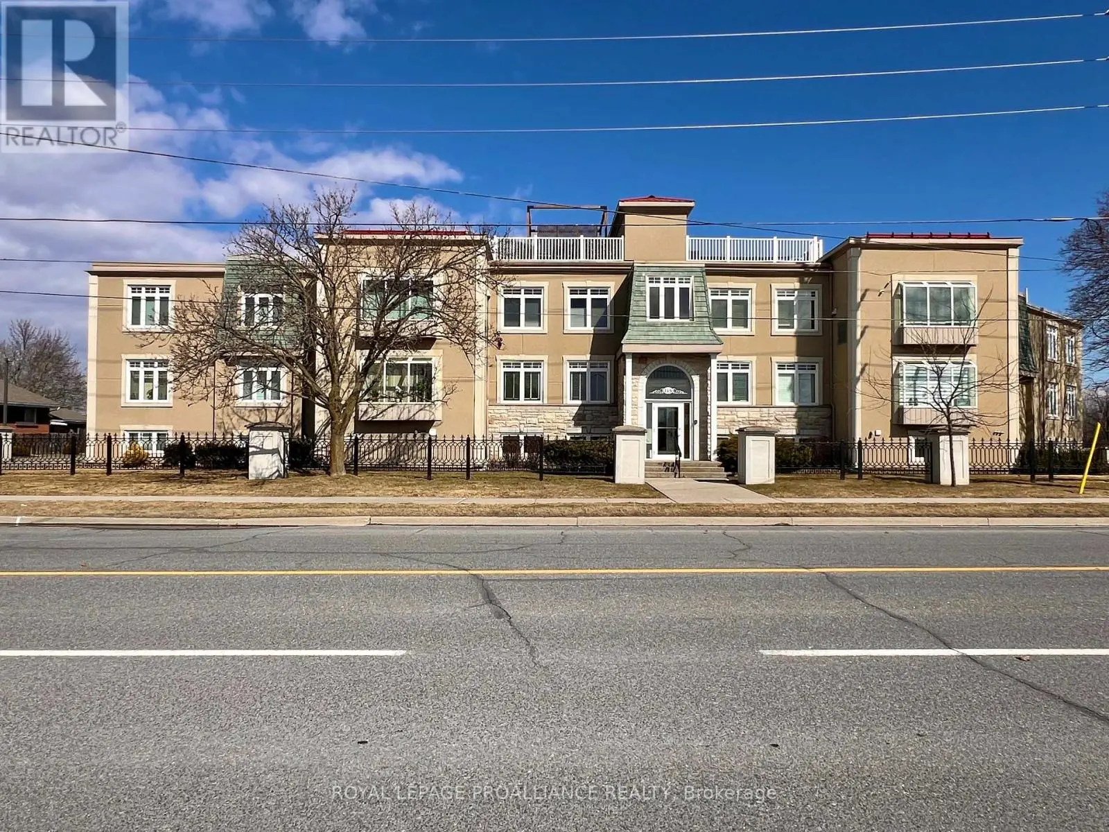 201 - 145 Farley Avenue, Belleville, Ontario  K8N 4L1 - Photo 1 - X12047190