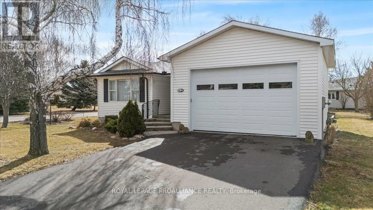 42 Elmdale Drive, Prince Edward County, Ontario  K0K 3L0 - Photo 2 - X12048548