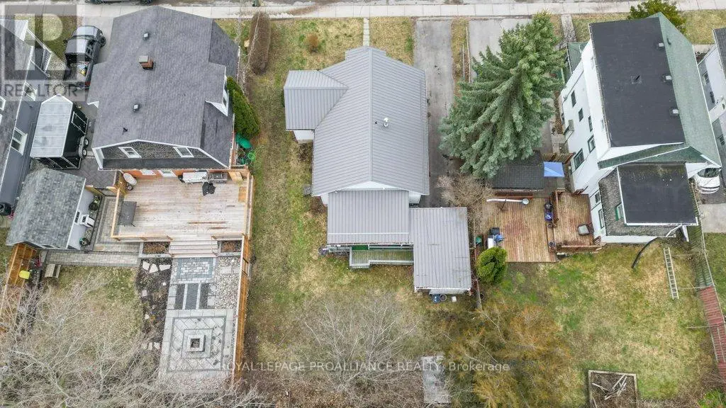 26 Burton Street, Belleville, Ontario  K8P 1E6 - Photo 3 - X12049447
