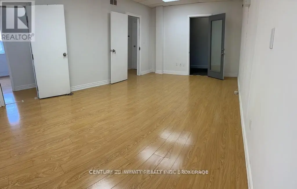 207 - 323 Kerr Street, Oakville, Ontario  L6K 3B6 - Photo 2 - W12051180