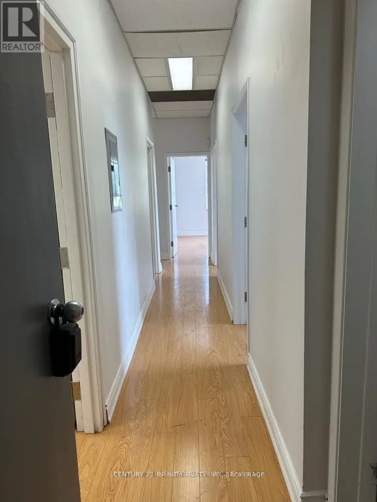 207 - 323 Kerr Street, Oakville, Ontario  L6K 3B6 - Photo 3 - W12051180