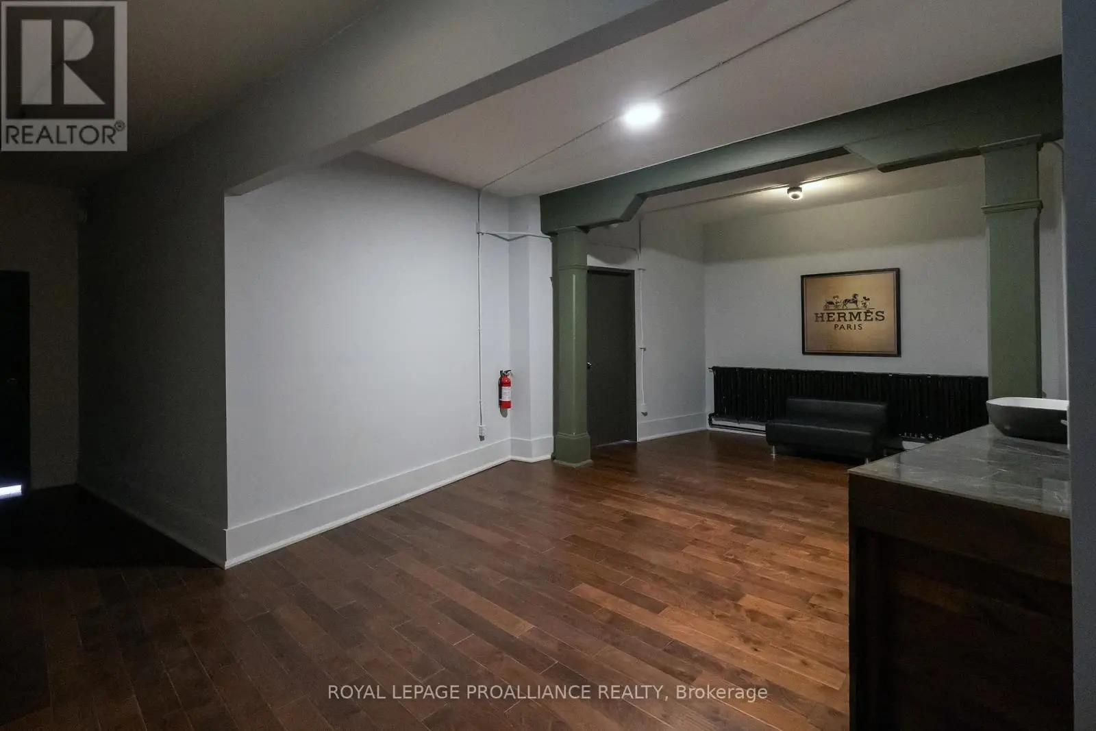 2 - 275 Front Street, Belleville, Ontario  K8N 2Z6 - Photo 3 - X12052741