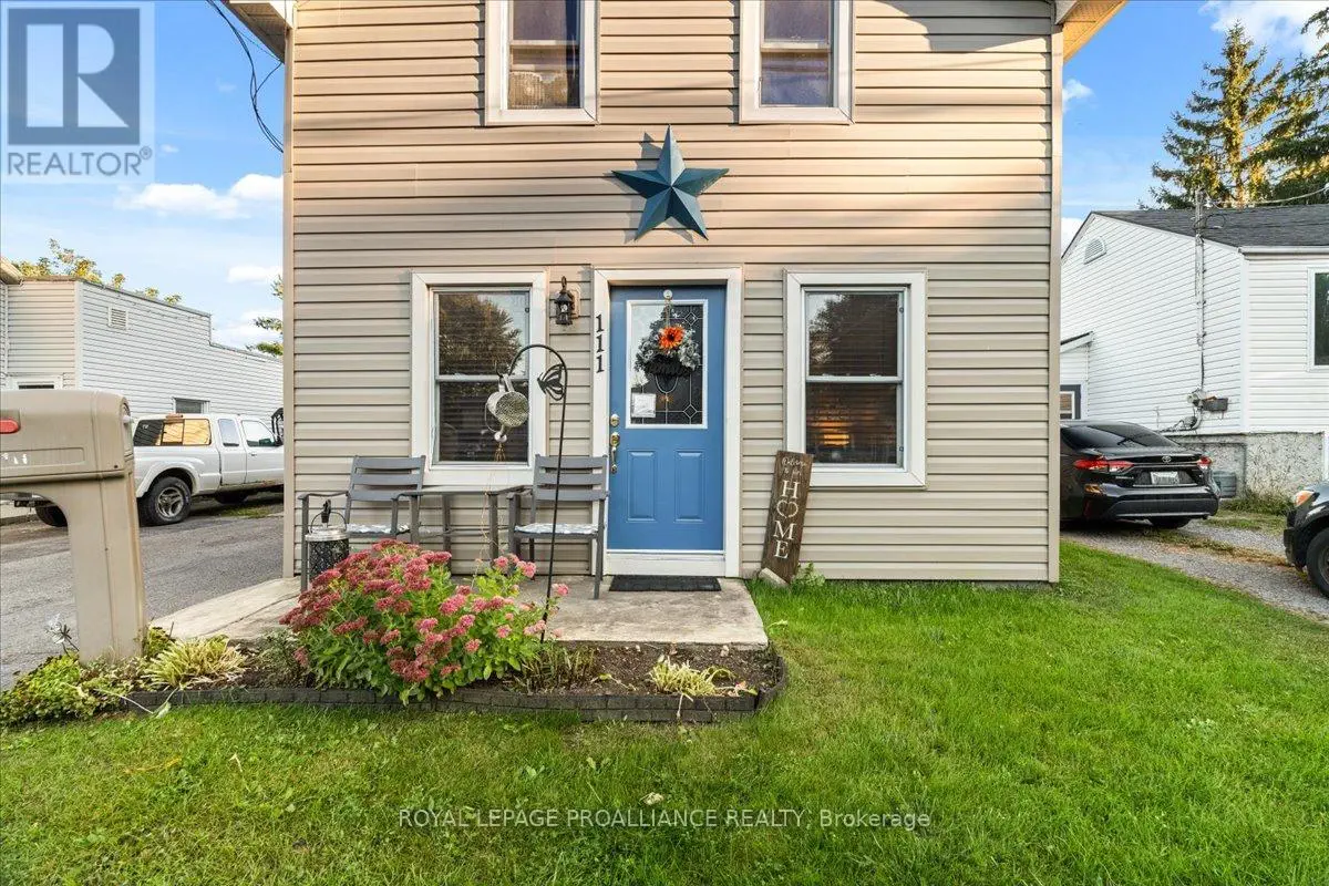 111 Davis Street E, Quinte West, Ontario  K8V 5Z3 - Photo 2 - X12052910