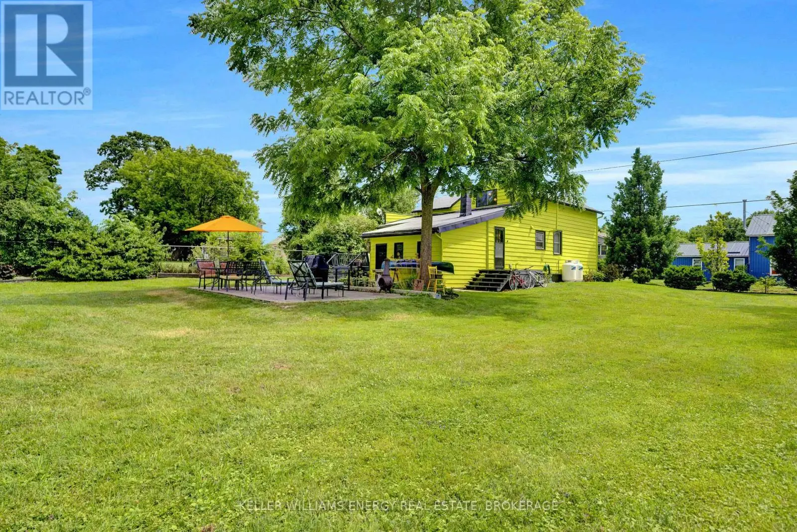 16 Squires Street, Prince Edward County, Ontario  K0K 1T0 - Photo 3 - X12053537