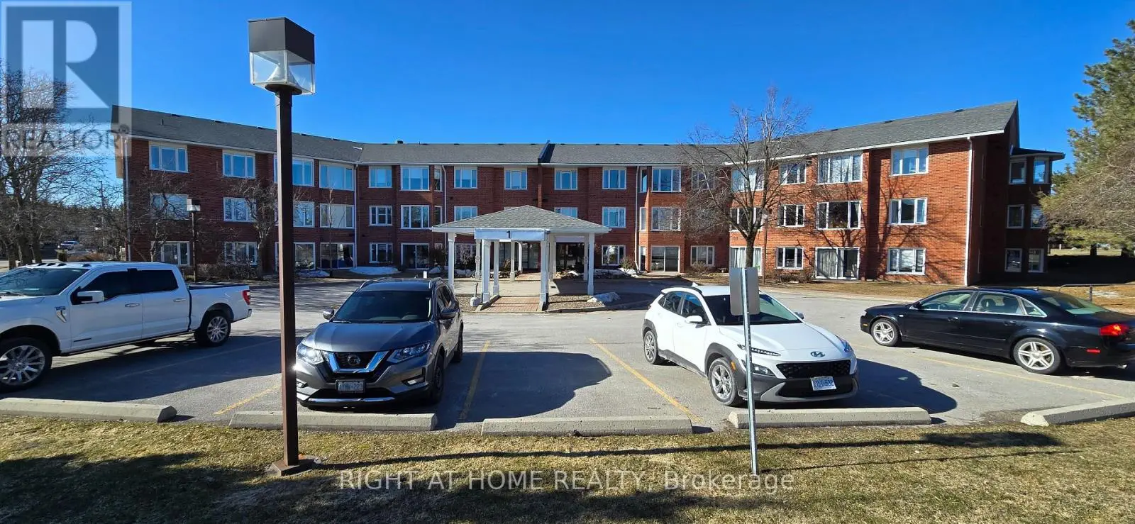 109 - 1 Heritage Way, Kawartha Lakes, Ontario  K9V 5P9 - Photo 2 - X12052234