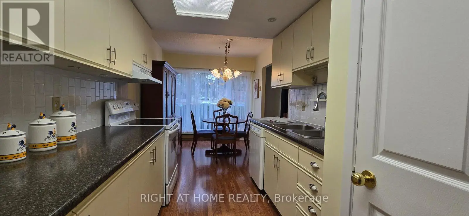 109 - 1 Heritage Way, Kawartha Lakes, Ontario  K9V 5P9 - Photo 3 - X12052234