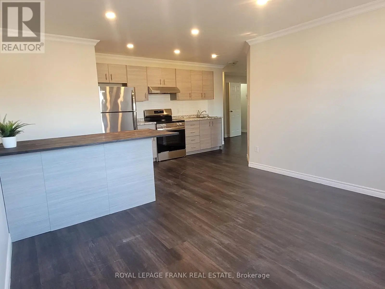 8 - 136 King Street, Clarington, Ontario  L1C 1N7 - Photo 2 - E12053380
