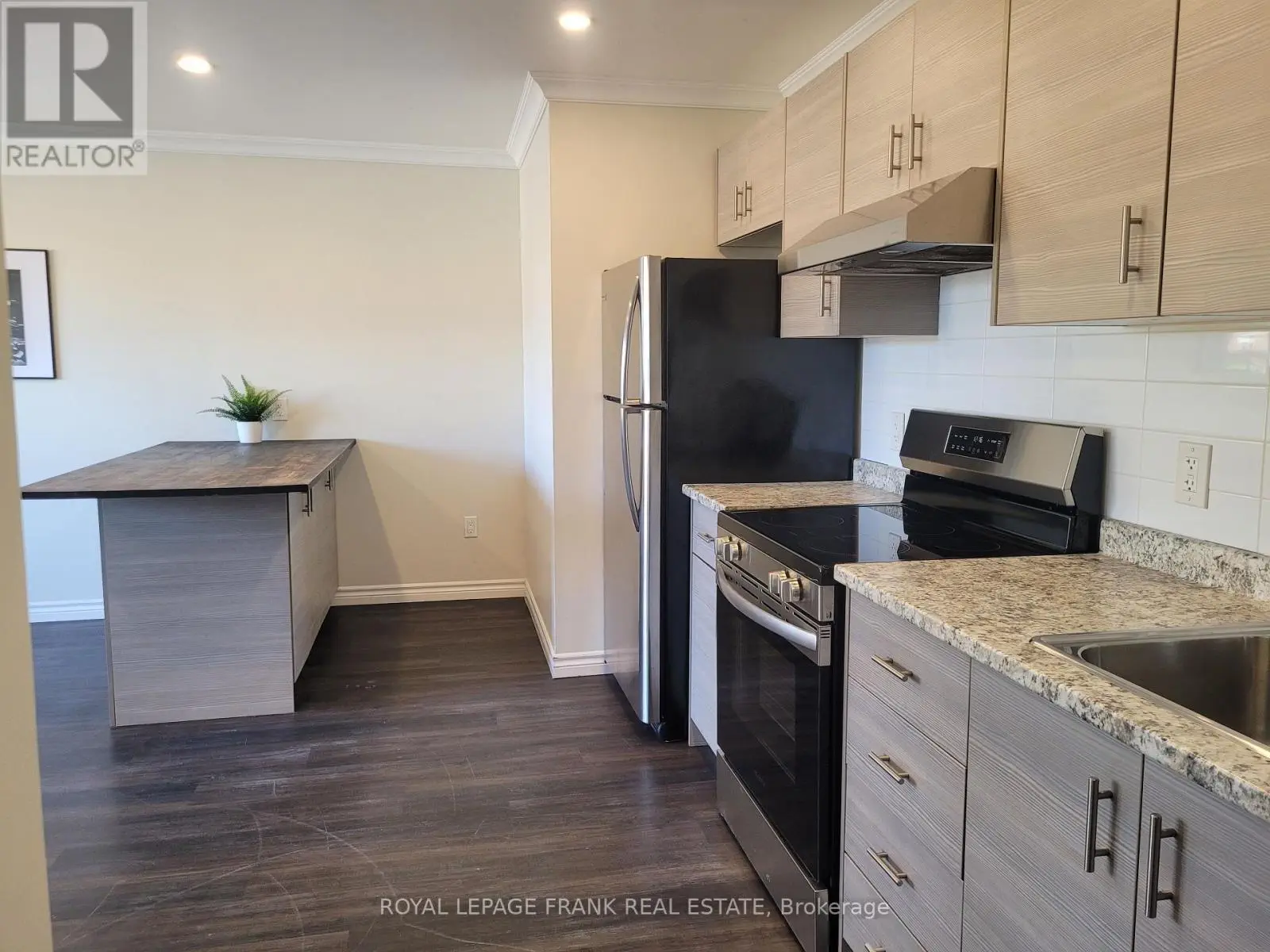 8 - 136 King Street, Clarington, Ontario  L1C 1N7 - Photo 3 - E12053380