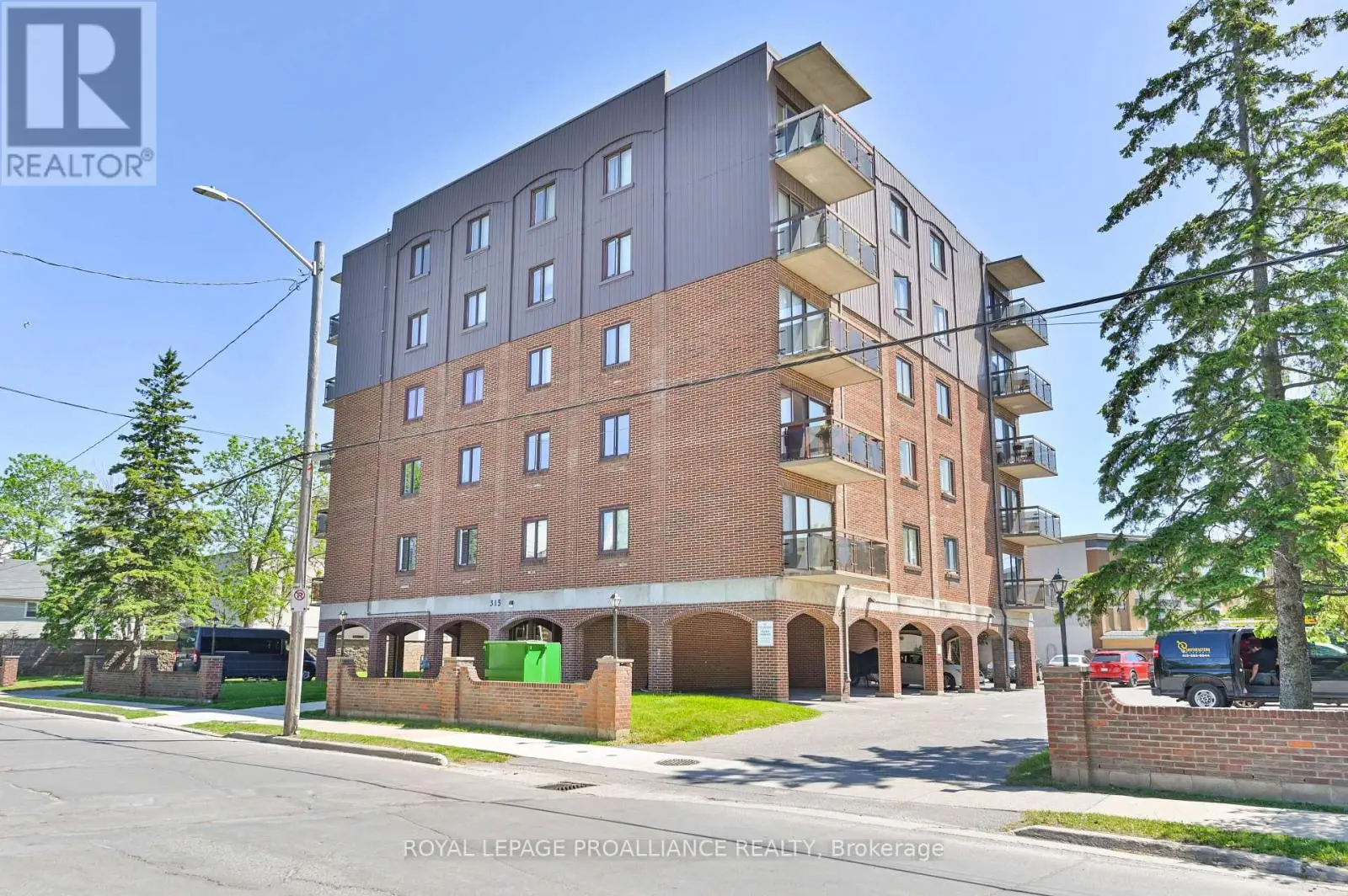 201 - 315 Regent Street, Kingston, Ontario  K7L 4K7 - Photo 1 - X12054645