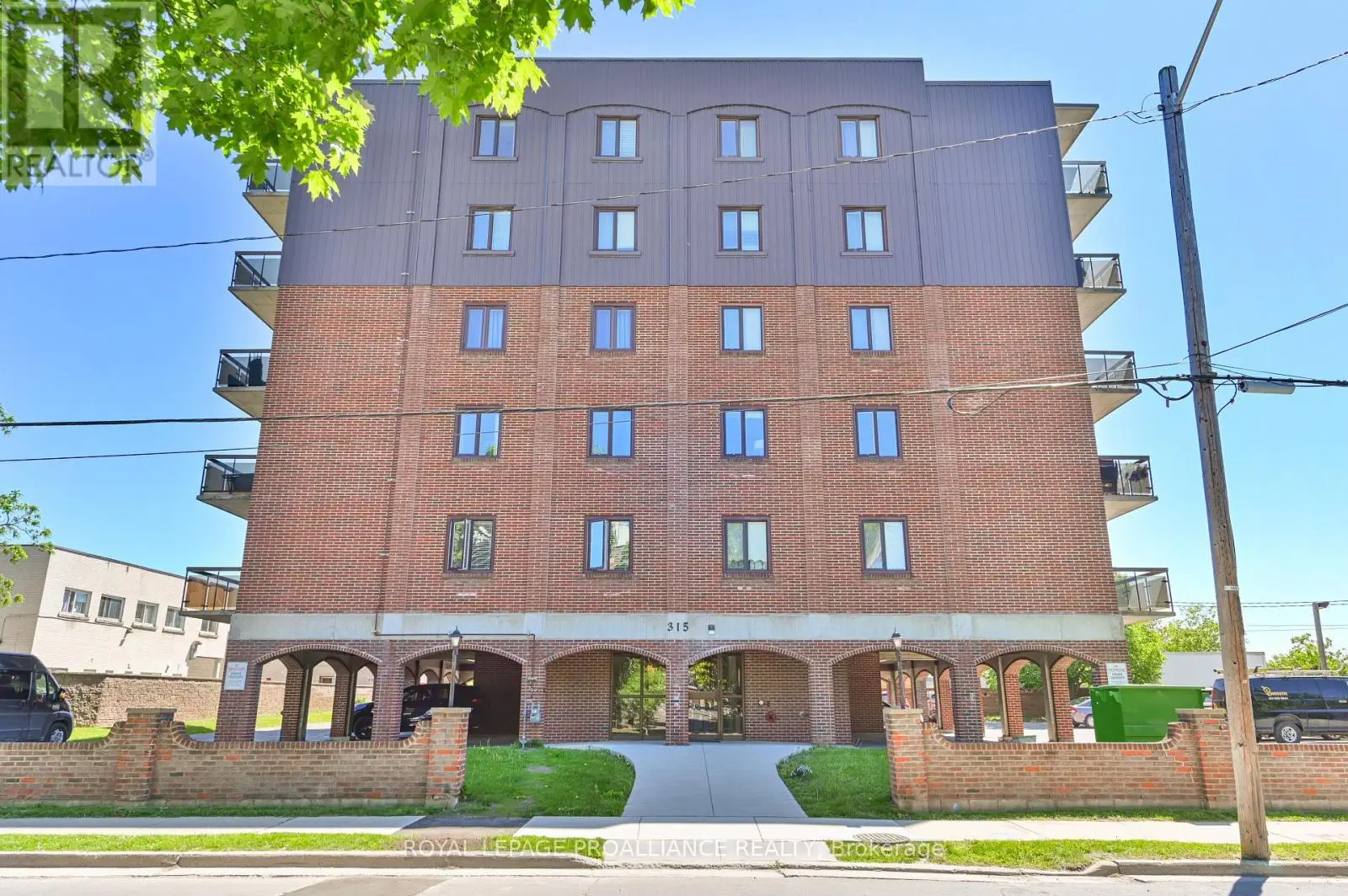 201 - 315 Regent Street, Kingston, Ontario  K7L 4K7 - Photo 2 - X12054645
