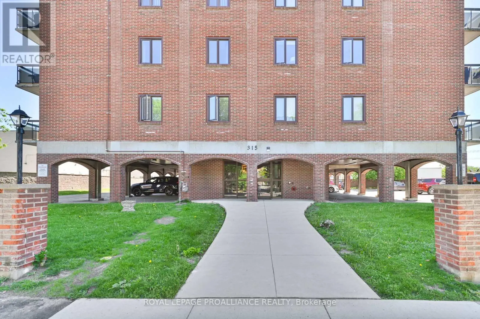 201 - 315 Regent Street, Kingston, Ontario  K7L 4K7 - Photo 3 - X12054645