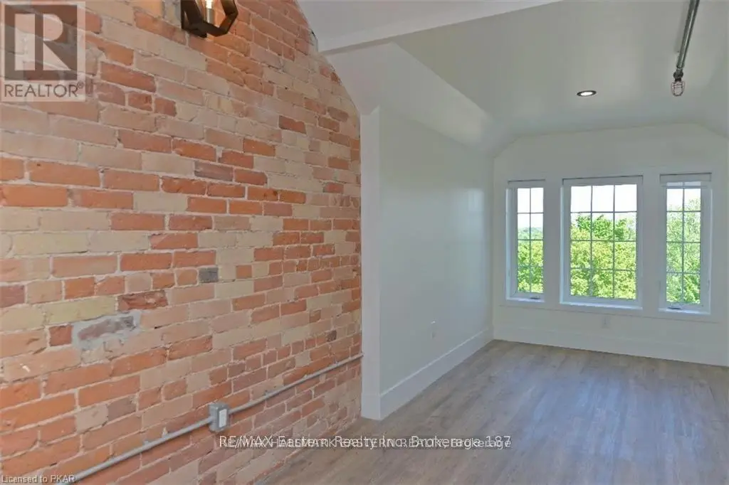 401 - 1354 Youngs Point Road, Selwyn, Ontario  K0L 2H0 - Photo 3 - X12055016