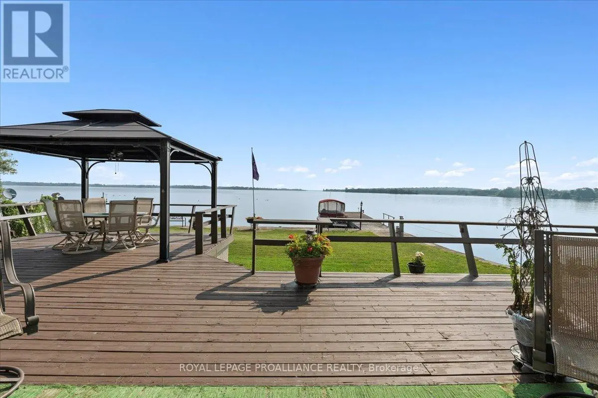 32 Peats Point Lane, Prince Edward County, Ontario  K8N 4Z7 - Photo 1 - X11951496