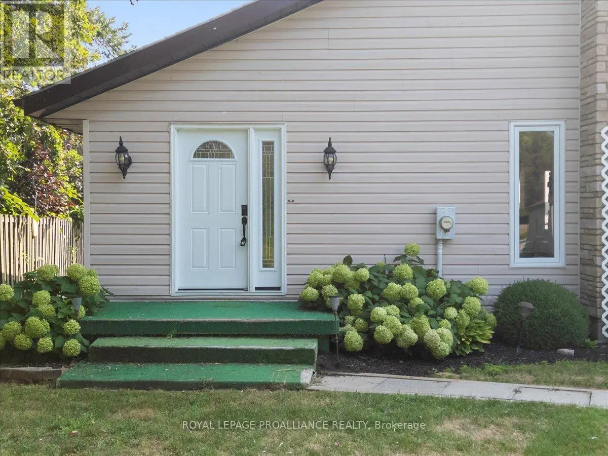 32 Peats Point Lane, Prince Edward County, Ontario  K8N 4Z7 - Photo 3 - X11951496