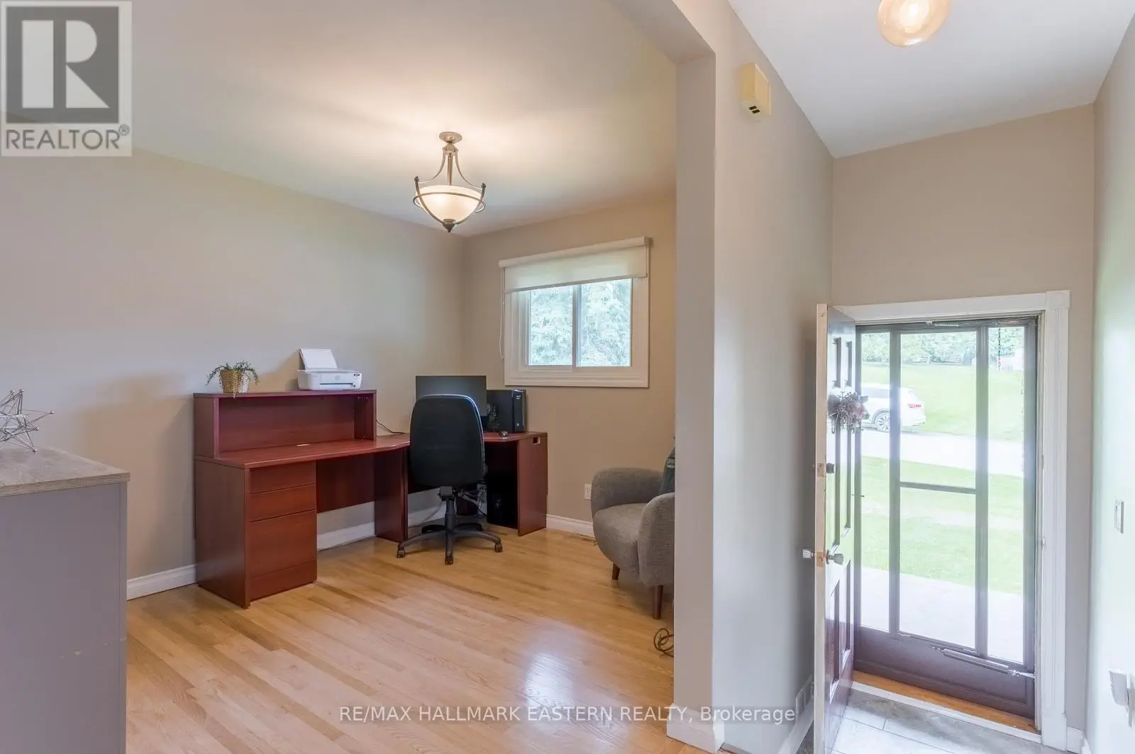 815 Stewart Drive, Peterborough South, Ontario  K9J 7R3 - Photo 2 - X12056595