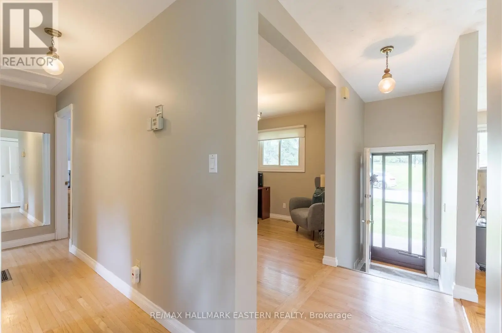 815 Stewart Drive, Peterborough South, Ontario  K9J 7R3 - Photo 3 - X12056595