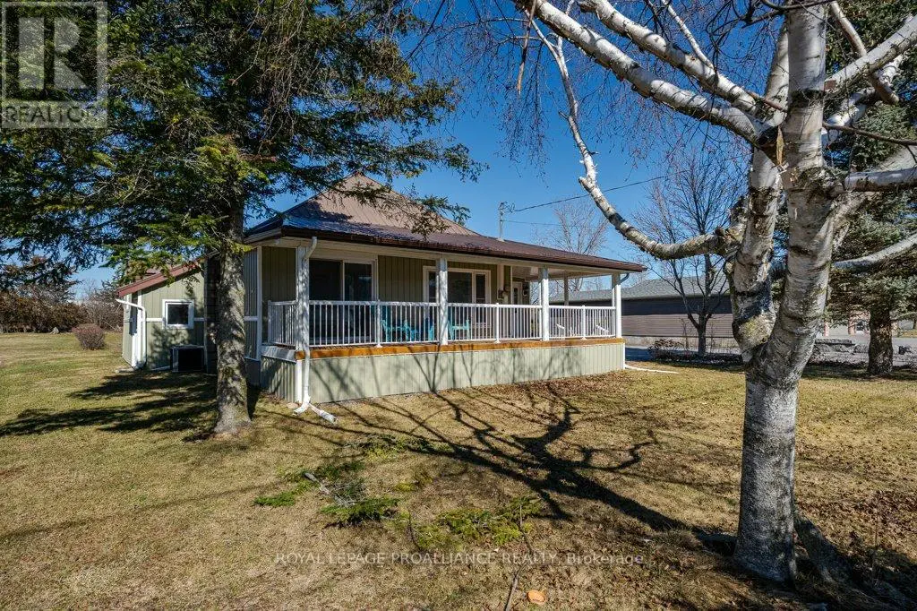 262 South Trent Street, Quinte West, Ontario  K0K 1C0 - Photo 3 - X12057313