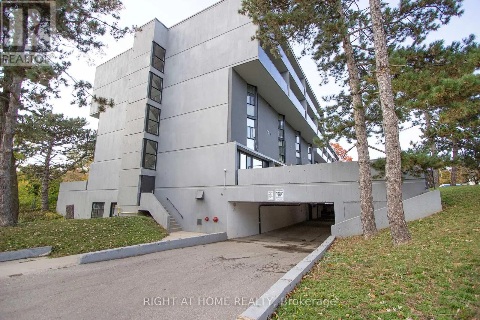 110 - 454 Centre Street S, Oshawa, Ontario  L1H 4C2 - Photo 3 - E12058574