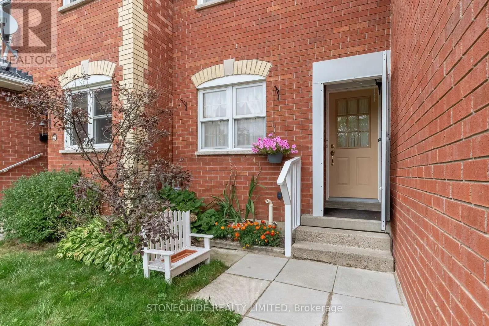 161 Sutherland Crescent, Cobourg, Ontario  K9A 5L2 - Photo 3 - X12059998