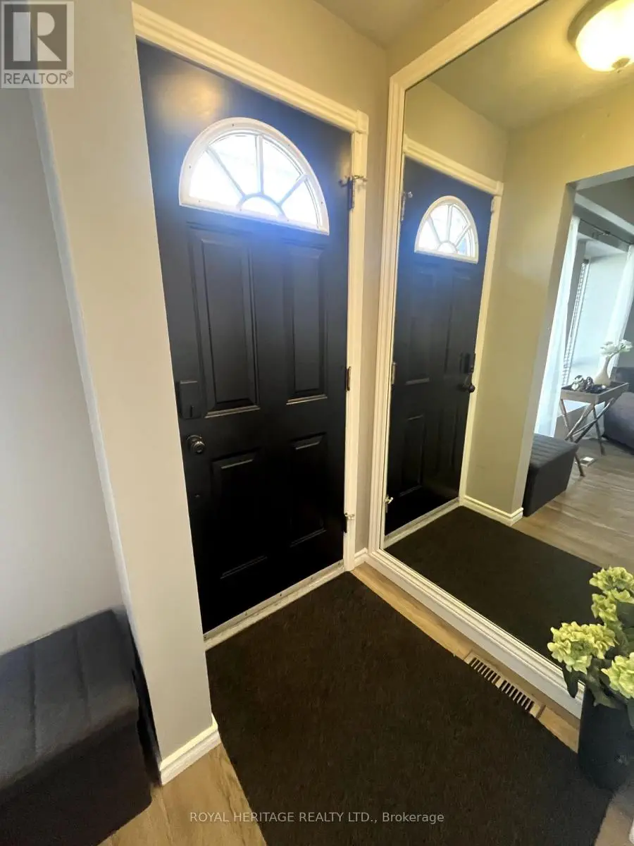 681 Athol Street E, Oshawa, Ontario  L1H 1M2 - Photo 3 - E12066635