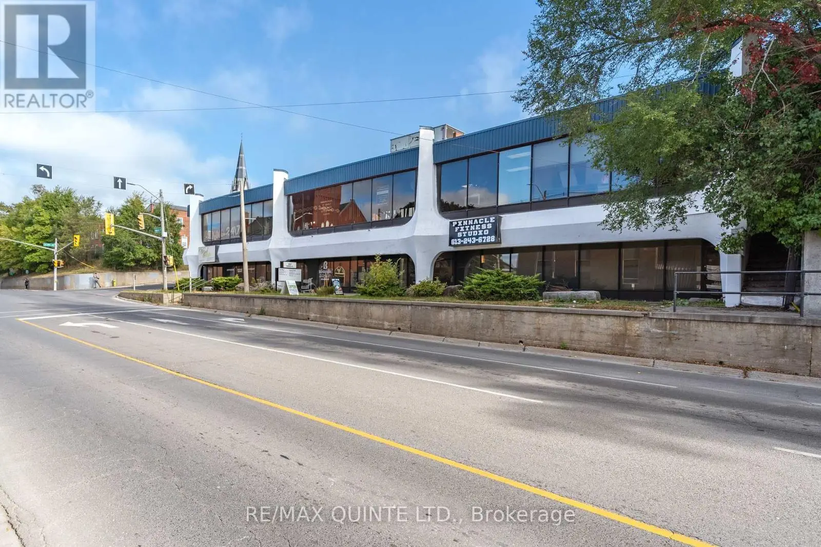 257 Pinnacle Street, Belleville, Ontario  K8N 3B2 - Photo 2 - X12068192