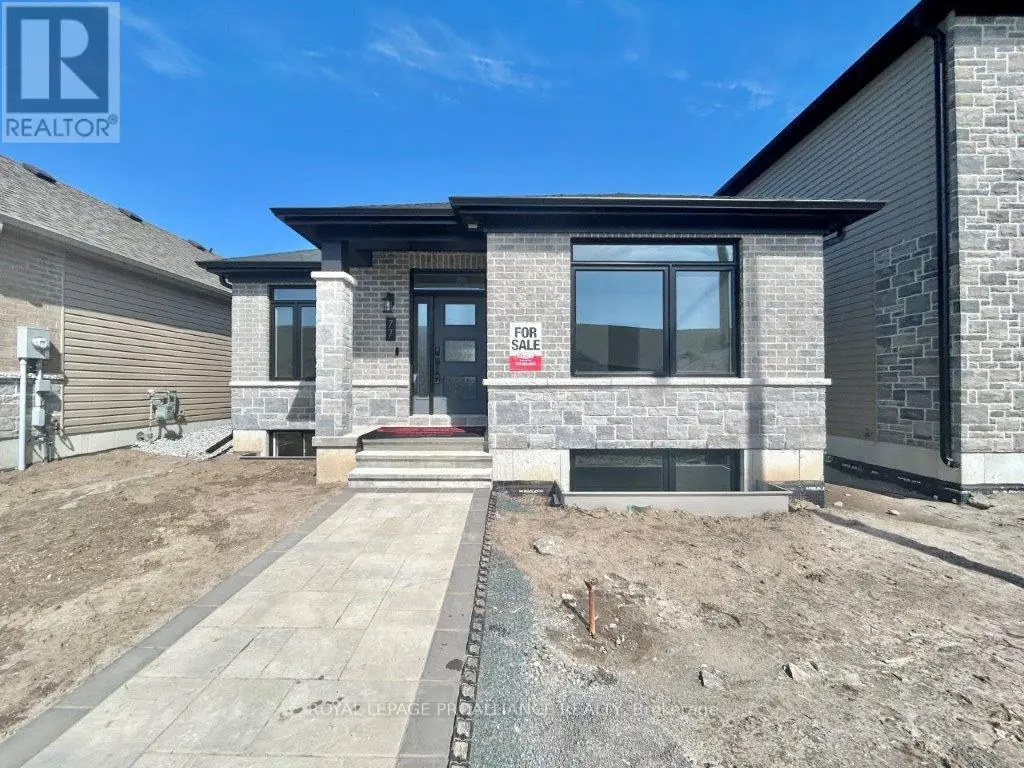 77 A&b Athabaska Drive, Belleville, Ontario  K8N 0T1 - Photo 1 - X12068946
