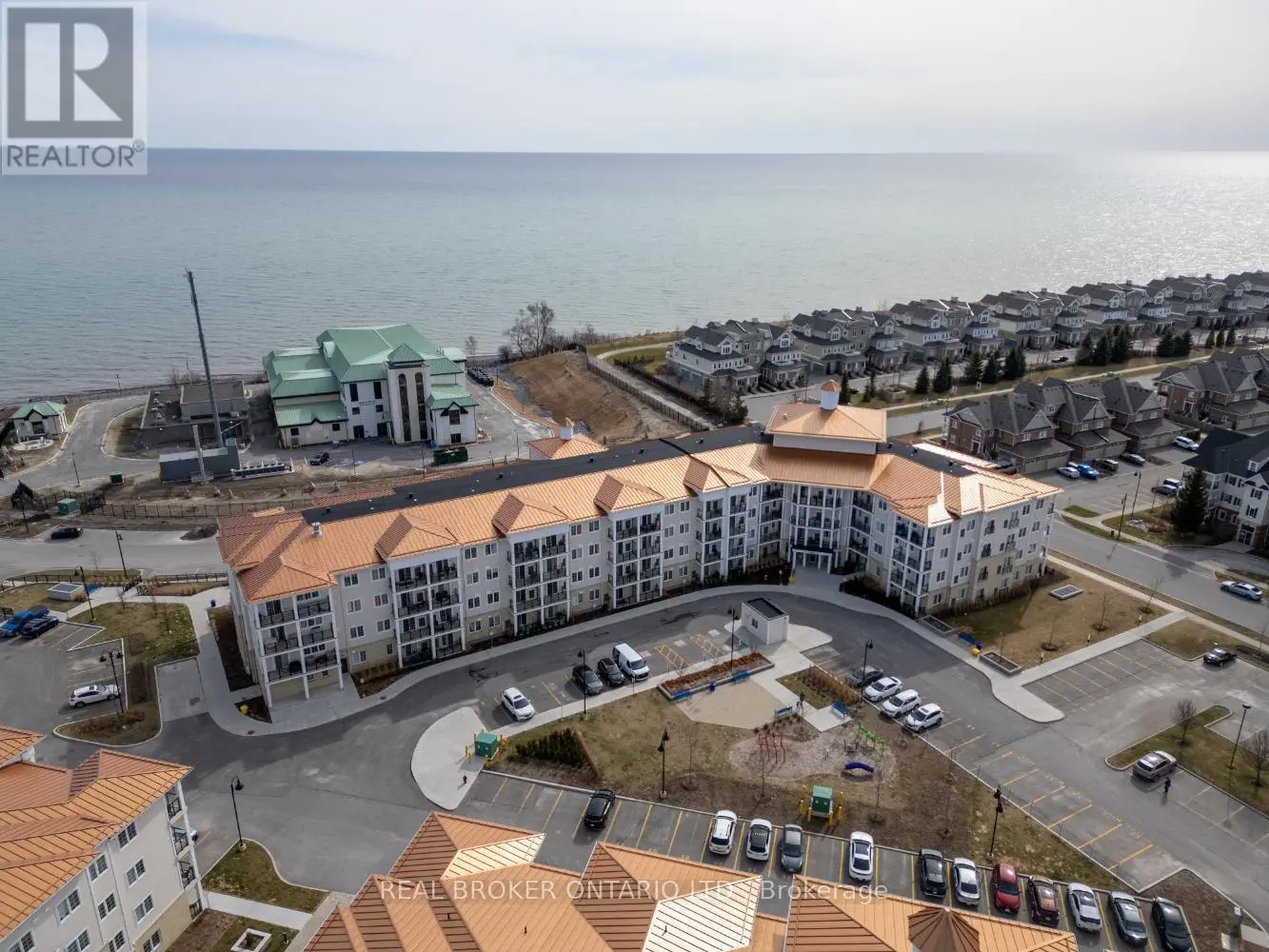 427 - 50 Lakebreeze Drive, Clarington, Ontario  L1B 0V9 - Photo 2 - E12026856