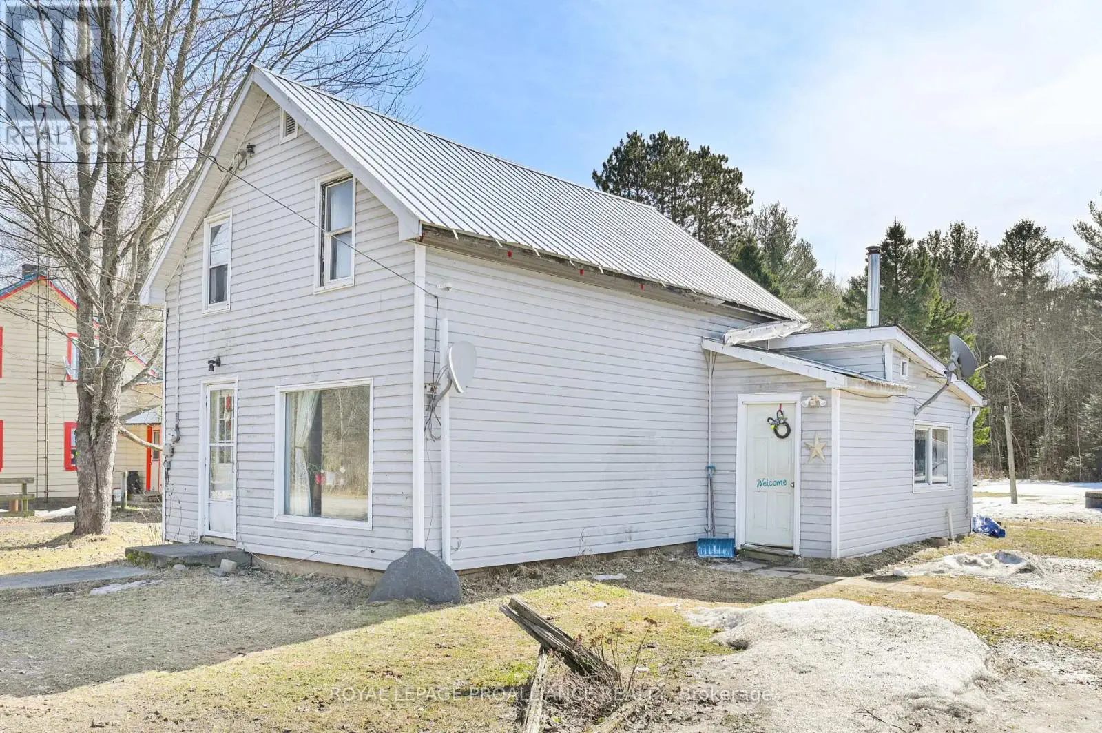 16 Glastonbury Road, Addington Highlands, Ontario  K0H 2G0 - Photo 1 - X12069538