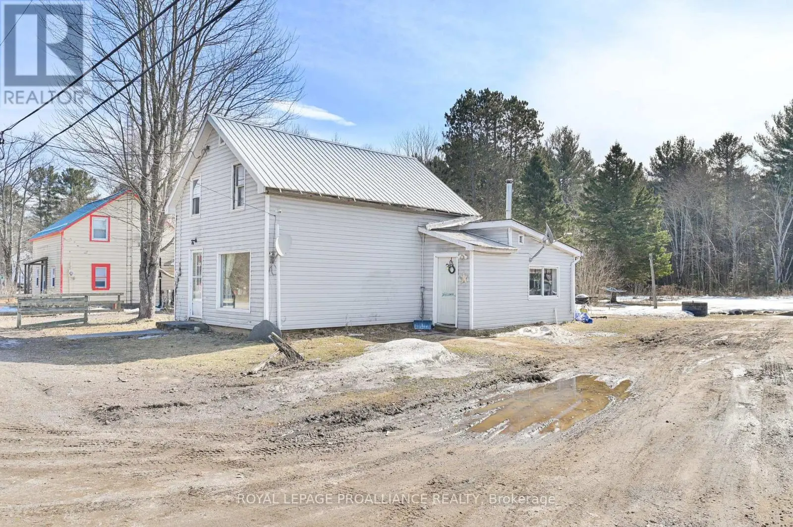16 Glastonbury Road, Addington Highlands, Ontario  K0H 2G0 - Photo 2 - X12069538