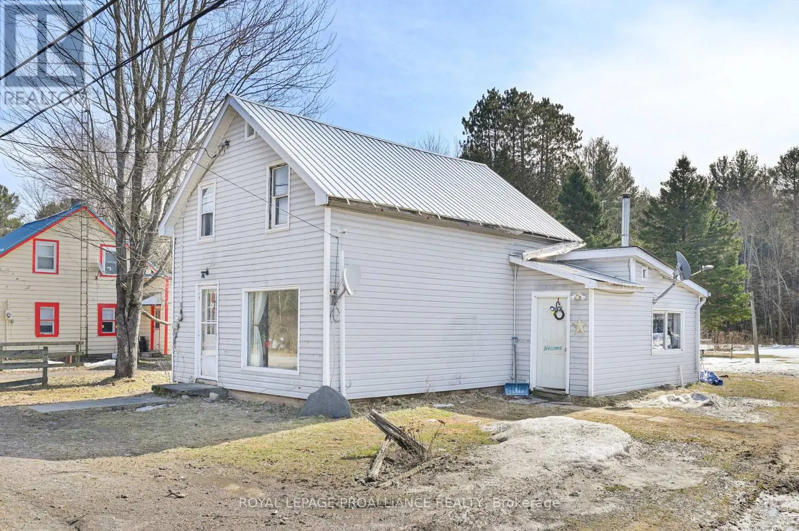 16 Glastonbury Road, Addington Highlands, Ontario  K0H 2G0 - Photo 3 - X12069538