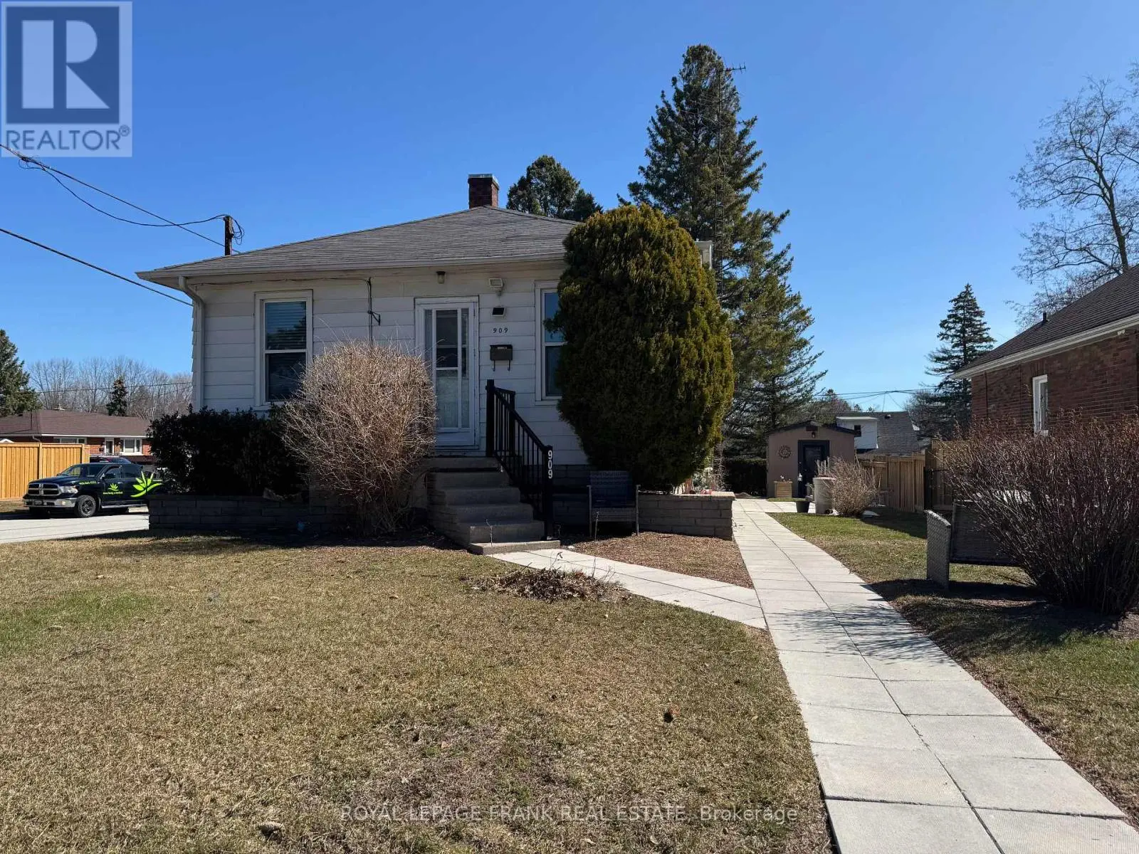 3 - 909 Masson Street, Oshawa, Ontario  L1G 5B1 - Photo 2 - E12054235