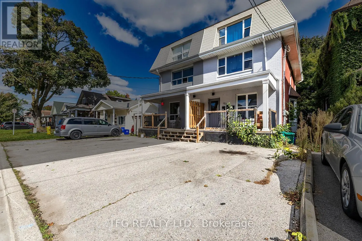 283 Jarvis Street, Oshawa, Ontario  L1G 5K8 - Photo 2 - E12071366