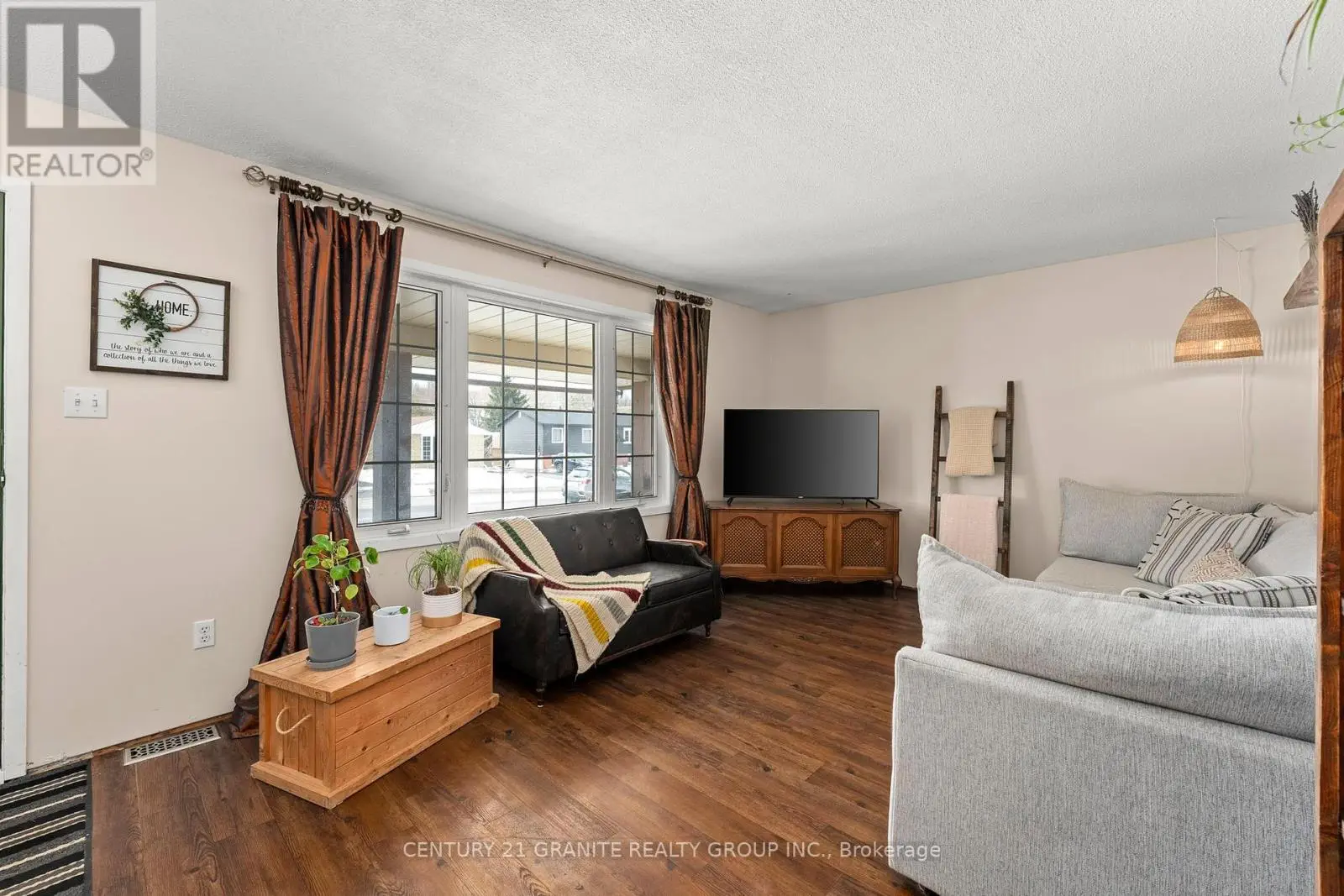 1767 Redwood Drive, Peterborough West, Ontario  K9K 1L7 - Photo 3 - X12072370