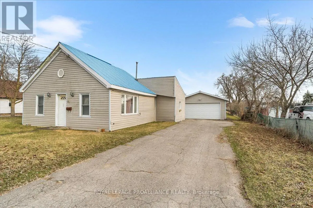 59 Byron Street, Belleville, Ontario  K8N 2W4 - Photo 3 - X12073064