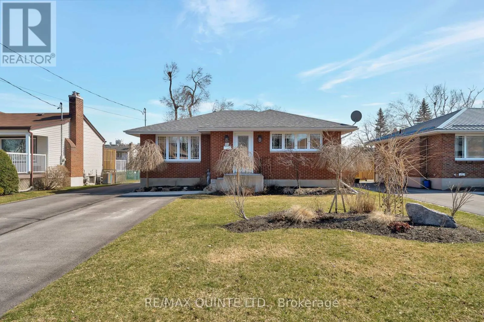 83 Crestview Avenue, Belleville, Ontario  K8N 1W6 - Photo 2 - X12073391