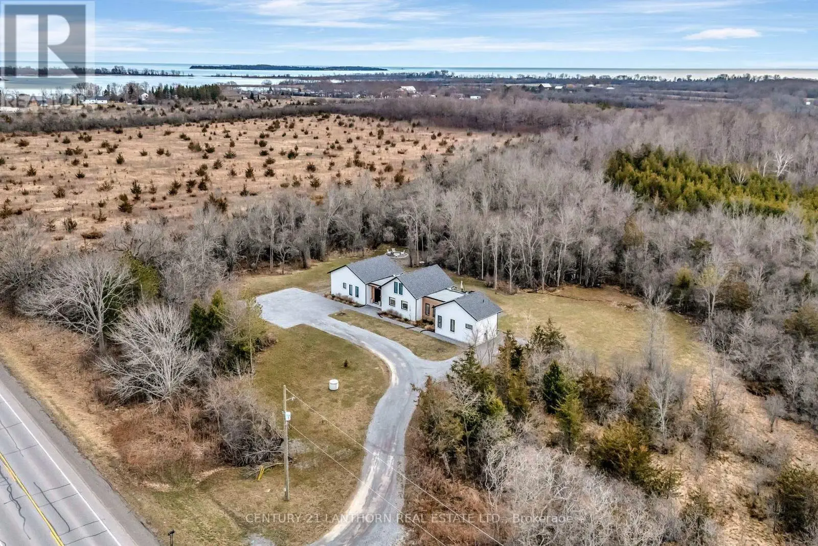 19485 LOYALIST PARKWAY, Prince Edward County, Ontario