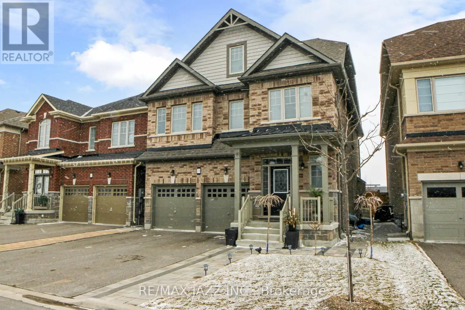208 Frederick Pearson Street, East Gwillimbury, Ontario  L9N 0Y9 - Photo 3 - N12073933