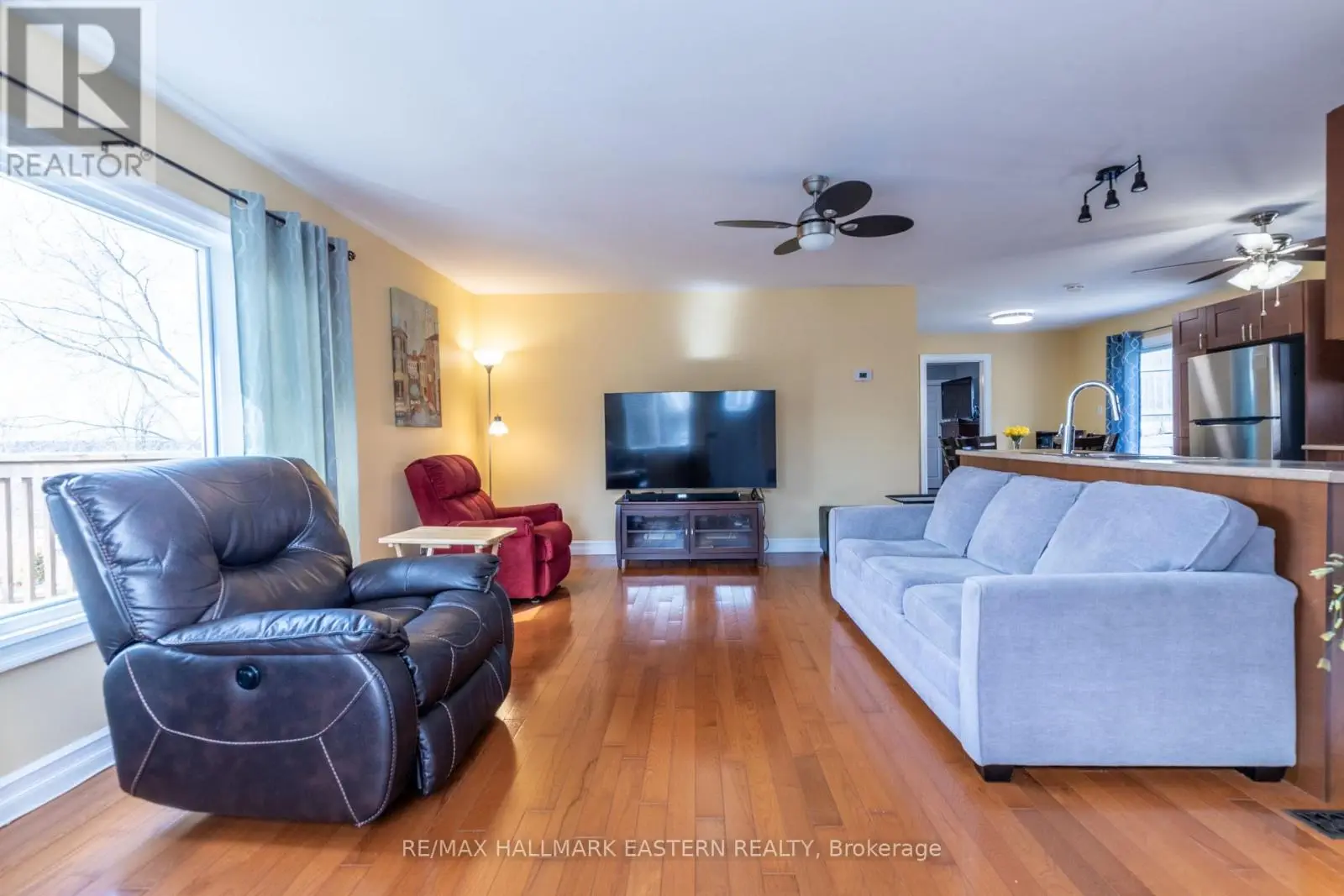 4 Hollyville Boulevard, Kawartha Lakes, Ontario  K0M 1L0 - Photo 3 - X12074292