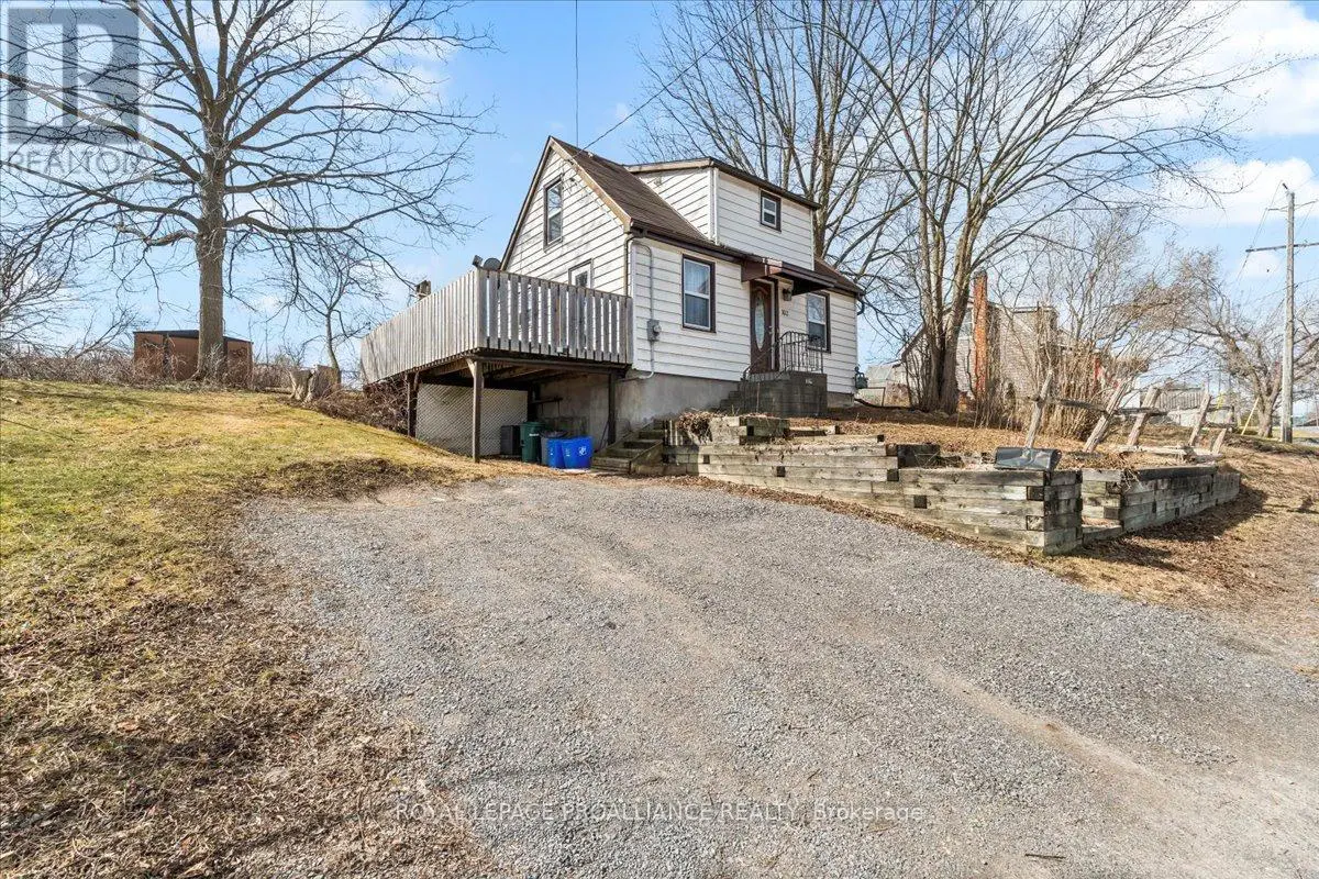 102 Wallbridge Crescent, Belleville, Ontario  K8P 1Z4 - Photo 1 - X12074694