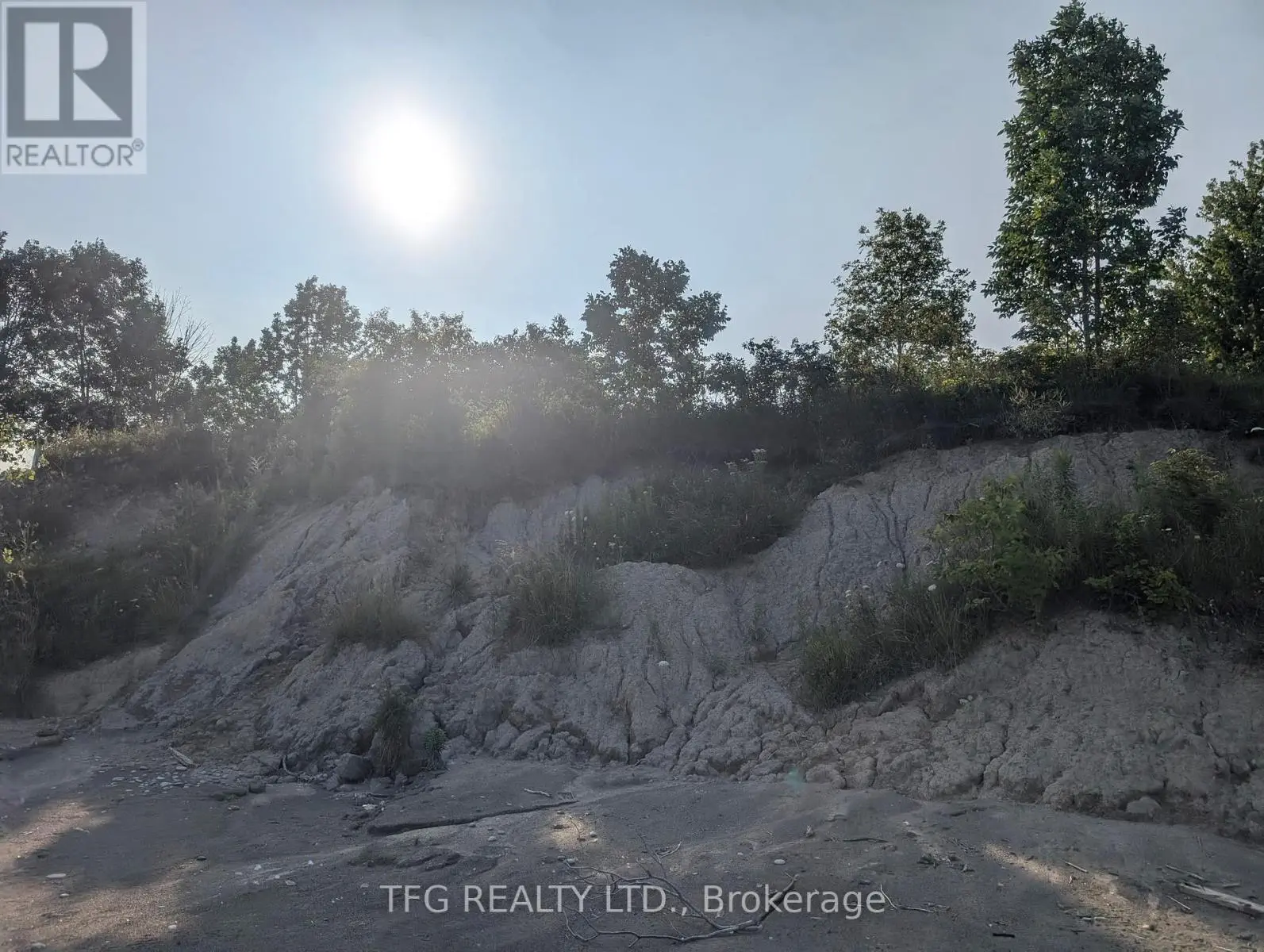 888 Hiawatha Beach, Chatham-Kent, Ontario  N0P 2P0 - Photo 3 - X12075273