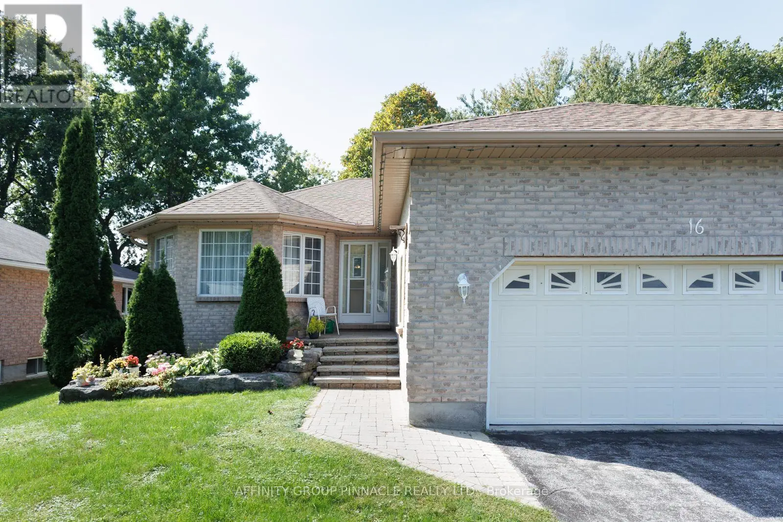 16 Hillview Drive, Kawartha Lakes, Ontario  K0M 1A0 - Photo 2 - X12075877