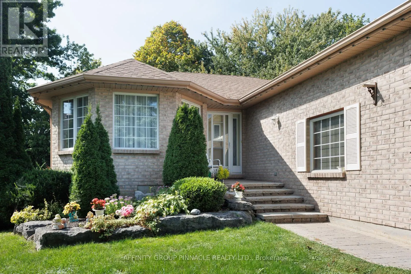 16 Hillview Drive, Kawartha Lakes, Ontario  K0M 1A0 - Photo 3 - X12075877