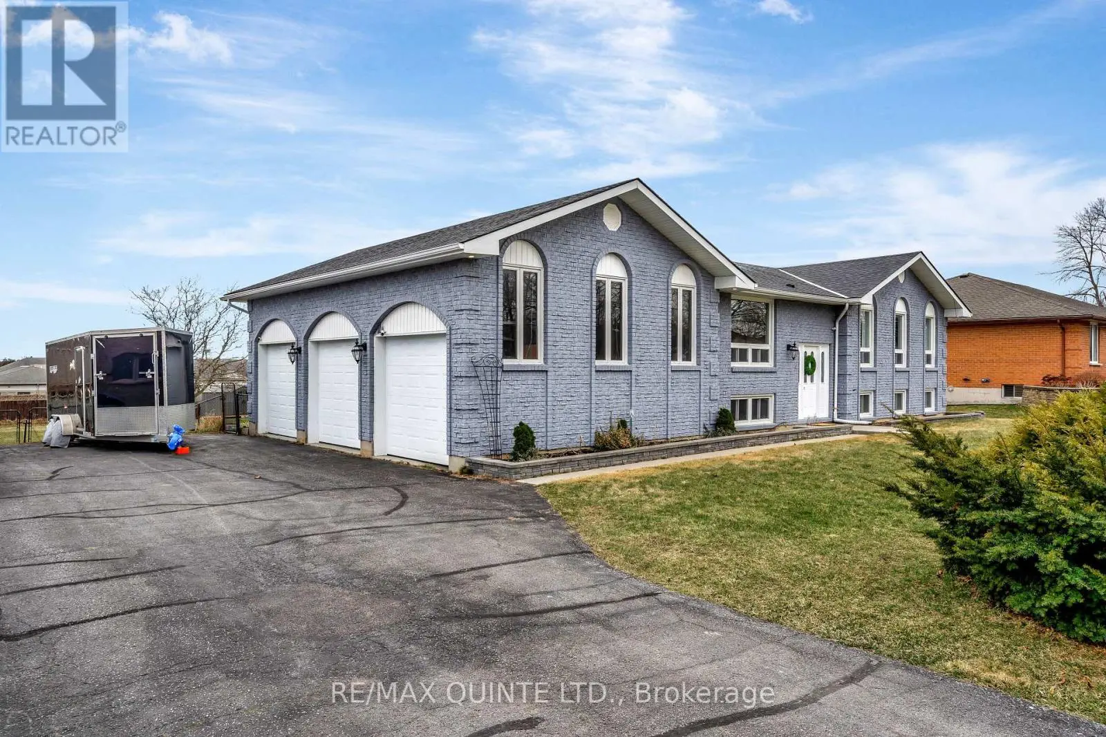 94 Cloverleaf Drive, Belleville, Ontario  K8N 4Z5 - Photo 2 - X12076668