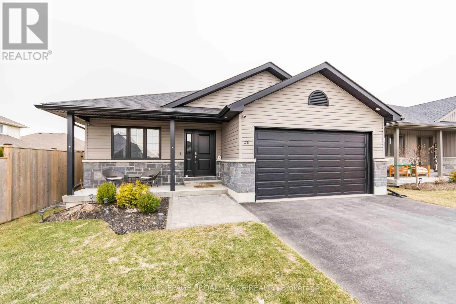 38 Deacon Place, Belleville, Ontario  K8P 0G4 - Photo 1 - X12077009