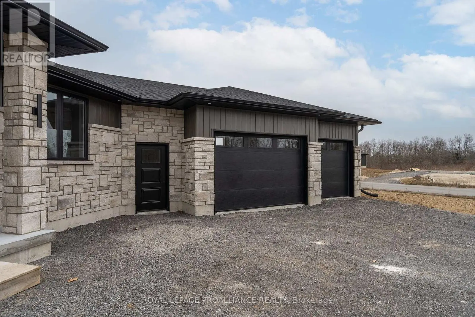 235 Michael's Way, Prince Edward County, Ontario  K0K 1L0 - Photo 2 - X12077040
